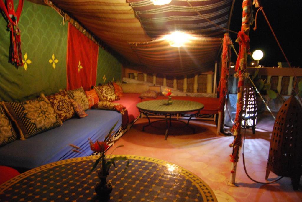 Le Temps De Vivre Bed & Breakfast Варзазат Екстериор снимка